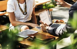 Pourquoi est-il préférable de passer par un cabinet de recrutement ?